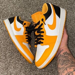 Nike Men's White and Gold Sneakers